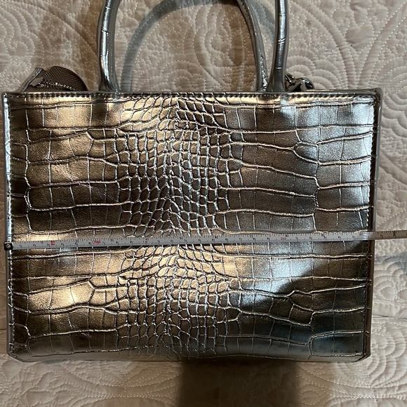 House of Want metallic bag, NWOT - Picture 15 of 16